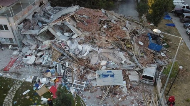 Balıkesir Sındırgı’da 6.1 Büyüklüğünde Deprem: 1 Ölü, 29 Yaralı, 16 Bina Yıkıldı