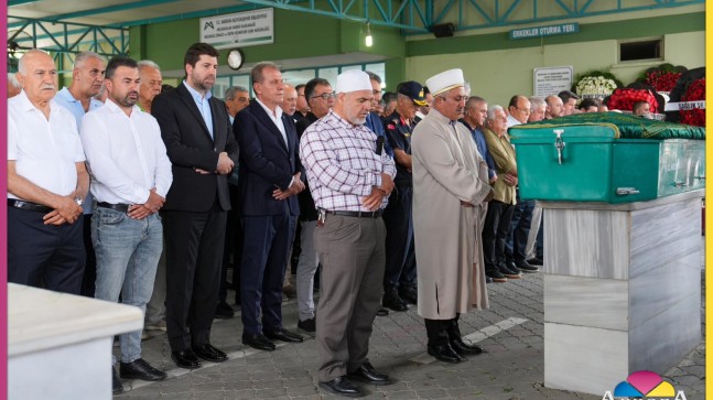 Ruhi Koçak’ın Annesi Mürüvvet Koçak Vefat Etti – Tarsus’ta Son Yolculuğuna Uğurlandı
