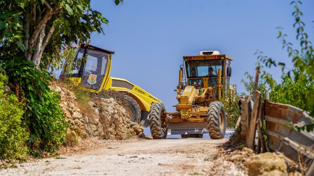 Tarsus Belediyesi’nden Böğrüeğri Mahallesi’nde 1,5 Kilometrelik Arazi Yolu Çalışması