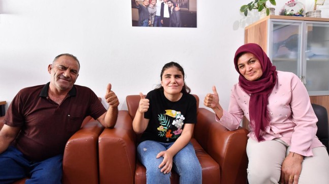 Mersin Büyükşehir Görme Engelli Nazalin’e Eğitim Yolculuğunda Işık Oldu