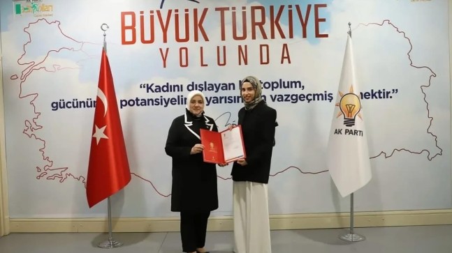 “AK Parti Tarsus İlçe Kadın Kolları Başkanlığına Yaren Abbak Atandı”