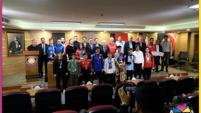 Tarsus TSO’dan Sporculara Geleneksel Destek: Başarılı Sporcular ve Antrenörler Ödüllendirildi