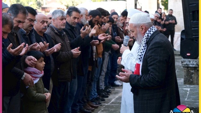 Tarsus’ta yüzlerce vatandaş Filistin İçin gıyabi cenaze namazı kıldı