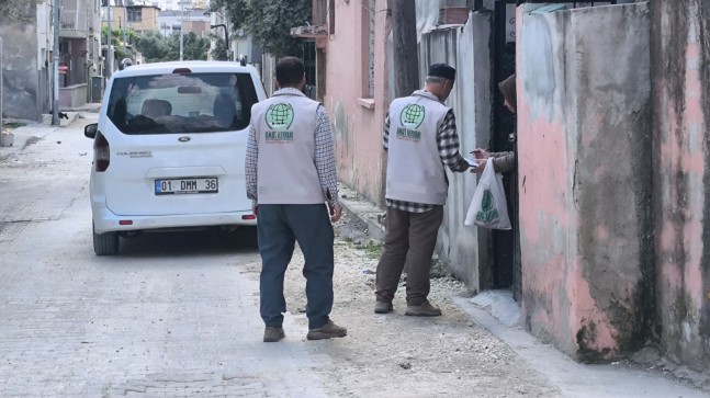 Tarsus’ta Hayır Kurbanları İhtiyaç Sahiplerine Ulaştırılıyor