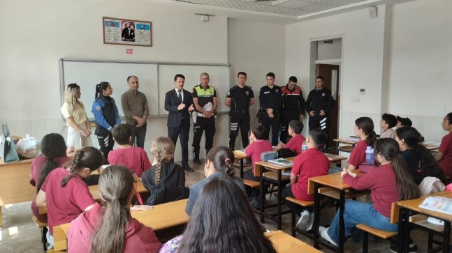 İlçe Emniyet Müdürü Berat Günçiçek Öğrencilerle Bir Araya Geldi