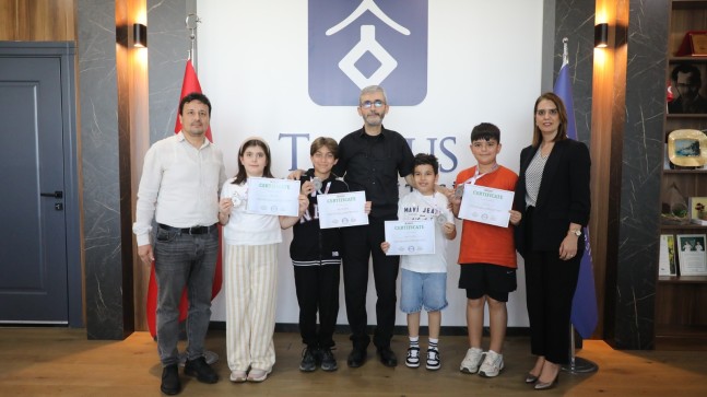 Tarsus Üniversitesi Rektöründen Uluslararası Başarı Gösteren Öğrencilere Tebrik