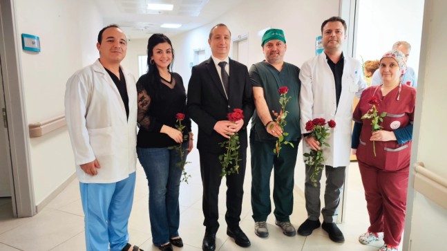 Kaymakam Akyüz’den Tarsus Devlet Hastanesi’ne 1 Mayıs Kutlaması