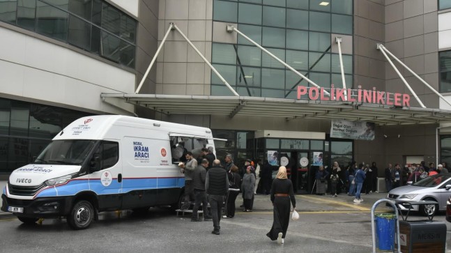 Tarsus Devlet Hastanesi Önünde Vatandaşlara Çorba İkramı