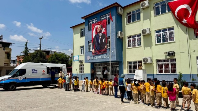 Yunus Emre İlkokulu Öğrencilerine Dondurma Sürprizi