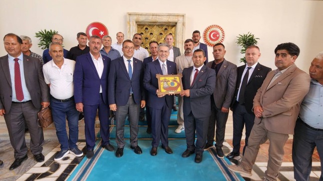 Türkiye Muhtarlar Derneği Tarsus Şube Heyeti Ankara’da “Levent Uysal, Anıtkabir ve Alparslan Türkeş’in Kabrini Ziyaret Etti”