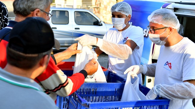 Mersin Büyükşehir Belediyesi Sayesinde Vatandaş Yemeğe Ucuz Fiyata Ulaşıyor