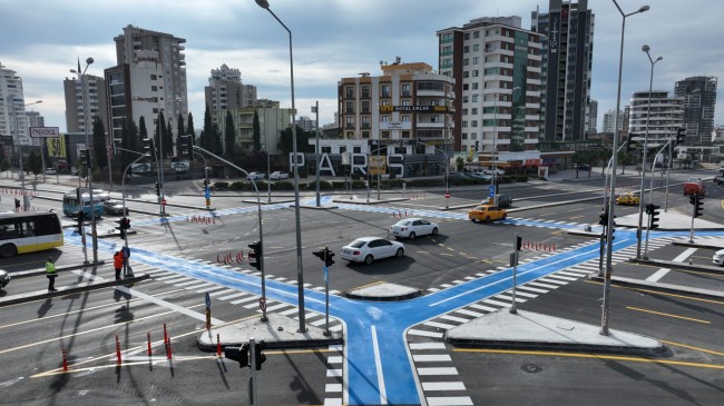 13. Cadde ile İsmet İnönü Bulvarı kesişimindeki ikinci kanalize kavşak düzenlemesi tamamlanıp,ulaşıma açıldı