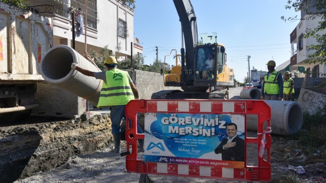 MESKİ, TARSUS’TA YAĞMURSUYU ÇALIŞMALARINA DEVAM EDİYOR