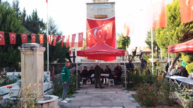 TARSUS TÜM EMEKLİLER DERNEĞİ GELENEKSEL ŞEHİTLERİ ANMA TÖRENİNİ DÜZENLEDİ