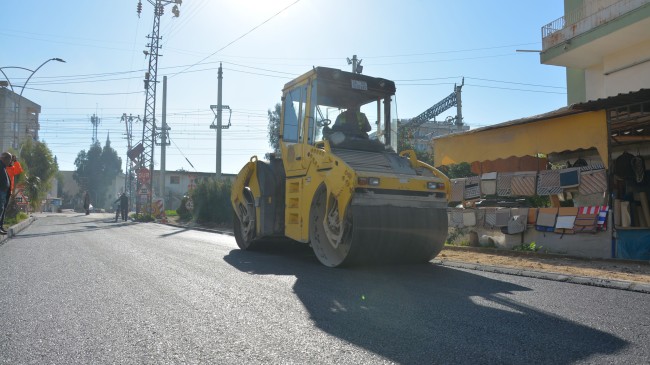 MERSİN BÜYÜKŞEHİR BELEDİYESİ ,YENİCE ‘DE YOL BAKIM ONARIM ÇALIŞMASI YAPTI