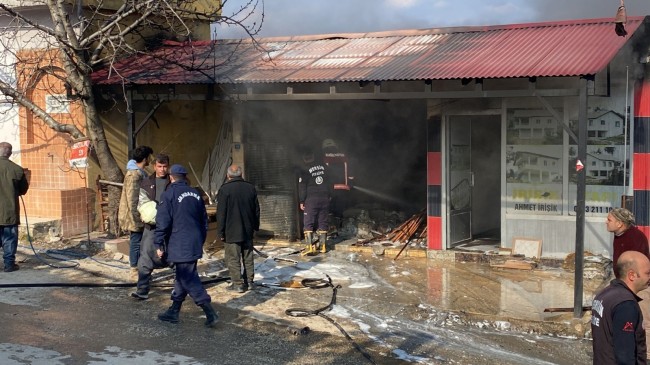 ÇAMLIYAYLA’DA KORKUTAN YANGIN