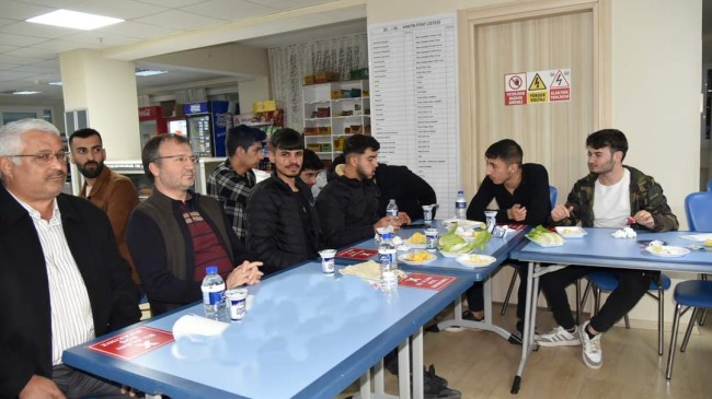 Tarsus KYK ‘da Manevi Danışmanlık Hizmeti Veriliyor.