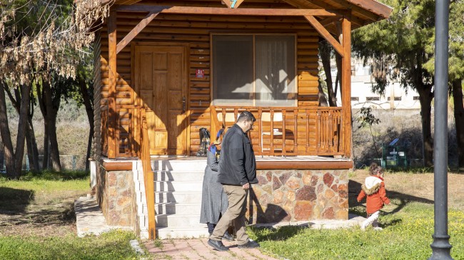 Büyükşehir Depremzedeleri Meşot’ta Karşılıyor, Yurtlarında, Konuk Evlerinde Ve Otellerde Konaklatıyor