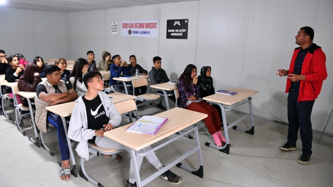 Büyükşehir’den Hatay Çadırkentte Konteyner Dersane