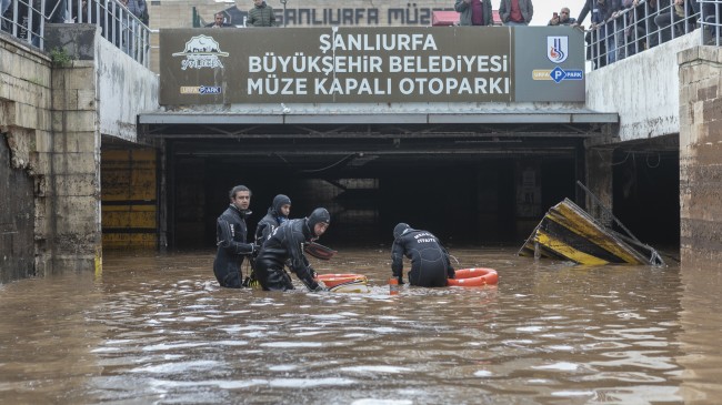 Mersin Büyükşehir İtfaiyesi Şanlıurfa’daki Arama Kurtarma Çalışmalarına Devam Ediyor