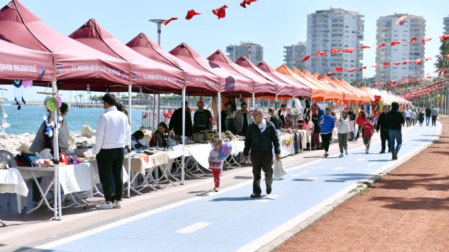 Büyükşehir’in ‘Deprem Dayanışma Pazarı’ Depremzede Üreticileri Ağırlıyor