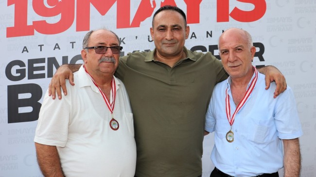 TOROSLAR BELEDİYESİNİN TENİS TURNUVASINDA ÖDÜLLER SAHİPLERİNİ BULDU