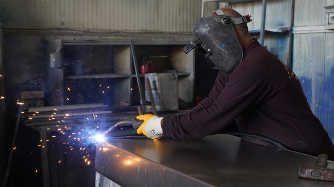 TARSUS BELEDİYESİ, 2500 ADET ÇÖP KONTEYNERİNİ ONARIP YENİDEN KULLANIMA SUNDU