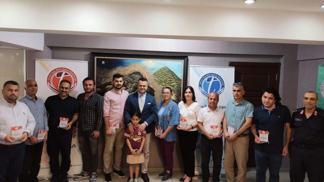 DEPREM GÖNÜLLÜLERİNE PLAKETLERİ TÖRENLE TESLİM EDİLDİ