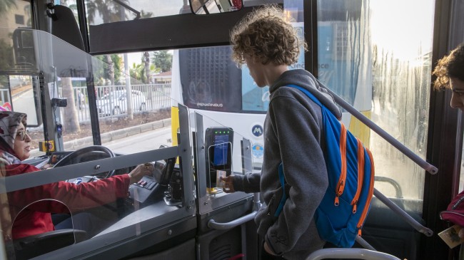 Büyükşehir Otobüsleri Öğrencileri 1 Liraya Taşımaya Devam Ediyor