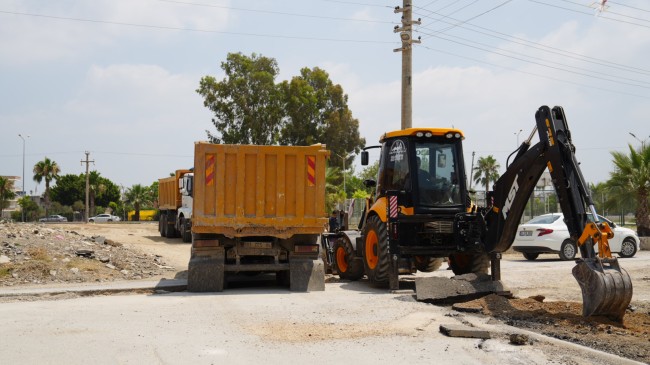 TARSUS BELEDİYESİ’NDEN EŞ ZAMANLI 10 MAHALLEDE HİZMET ATAĞI