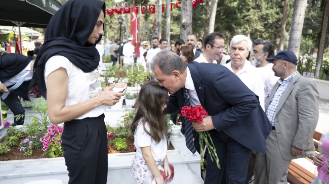 Başkan Seçer, Bayram Arifesinde Şehitlik Ziyaretinde Bulundu