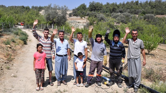 Büyükşehir Hem Üreticilere Hem Toprağa Bereket Veriyor