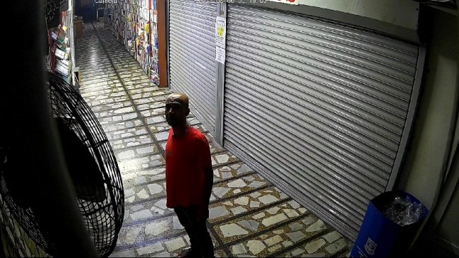 Tarsus’ta İş Hanında Vantilatör Çalma Girişimi Güvenlik Kamerasına Yansıdı