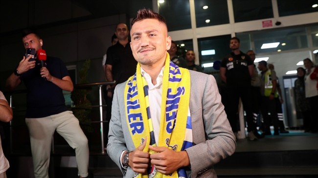 Fenerbahçe, Cengiz Ünder ile 4 Yıllık Anlaşmaya Varıldığını Açıkladı