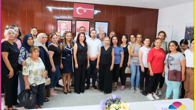 CHP Kadın Kolları Başkanı Belda BOROĞLU , Ücretsiz Öğün Talebi İçin Basın Açıklaması Yaptı