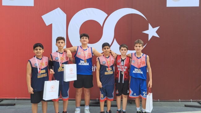 CUMHURİYET’İN 100.YILI STREETBALL TURNUVASI’NDA İDEAL BASKETBOL AKADEMİ ŞAMPİYON OLDU