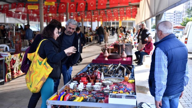 Antika Tutkunlarını Geçmişe Yolculuk Yaptıran Bir Pazar