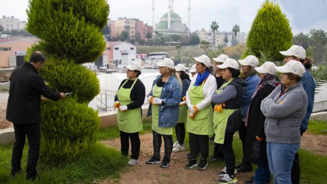 Büyükşehir’den Kadınlara Uygulamalı Budama Eğitimi