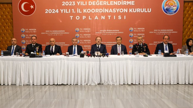 VALİ ALİ HAMZA PEHLİVAN DÜZENLEDİĞİ BASIN TOPLANTISINDA 2023 YILINI DEĞERLENDİRDİ, KAMU YATIRIMLARI, ÇALIŞMA VE FAALİYETLER HAKKINDA BİLGİLER PAYLAŞTI