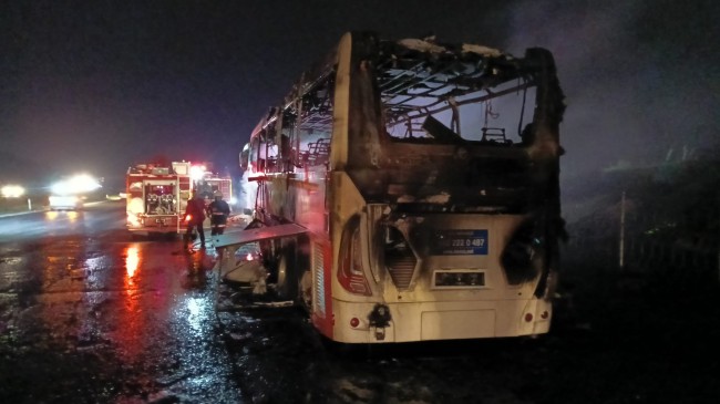 Tarsus Otoyolunda Havaalanı Servis Otobüsü Yandı