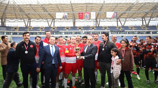 TOROSLAR BELEDİYESİNİN KURUMLAR ARASI FUTBOL TURNUVASI, ÖDÜL TÖRENİ İLE TAÇLANDI