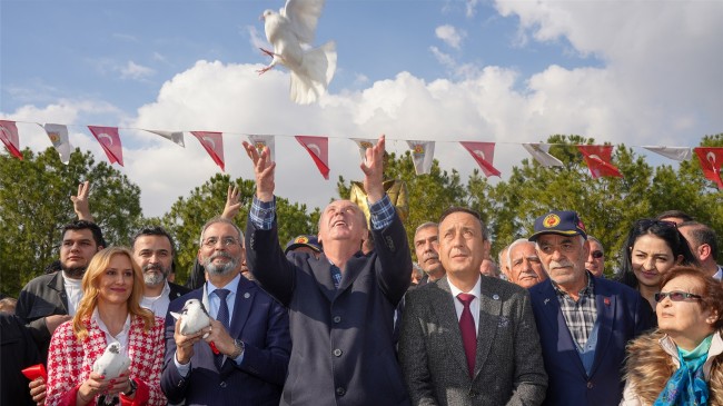 TÜRK SİYASİ TARİHİNİN KARAOĞLANI BÜLENT ECEVİT’İN ANISI TARSUS’TA YAŞIYOR