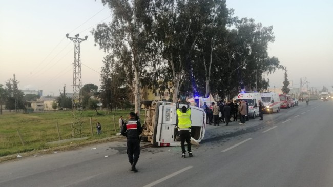 Tarsus’ta Budama İşçilerini Taşıyan Minibüs ile Kamyonet Çarpıştı…”6 Yaralı”