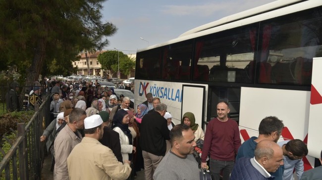 TARSUSLU UMRECİLER DUALARLA UĞURLANDI