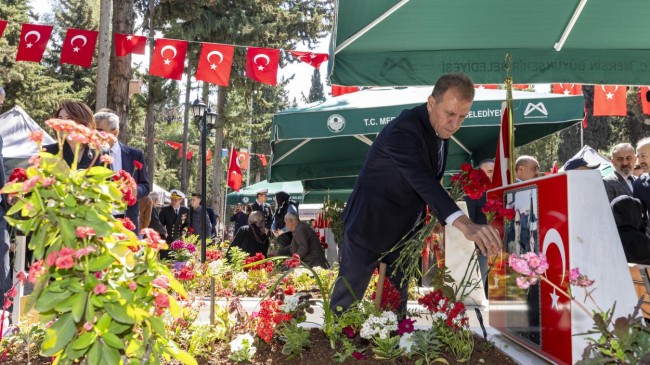 Başkan Seçer, Bayram Arifesinde Şehitliği Ziyaret Etti