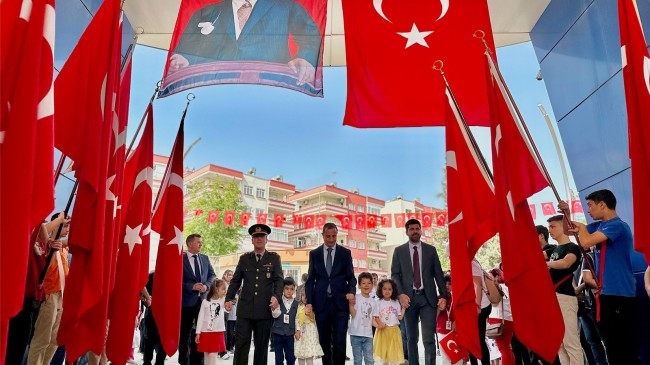 TARSUS’TA 23 NİSAN ULUSAL EGEMENLİK VE ÇOCUK BAYRAMI COŞKUSU DOYASIYA YAŞANDI