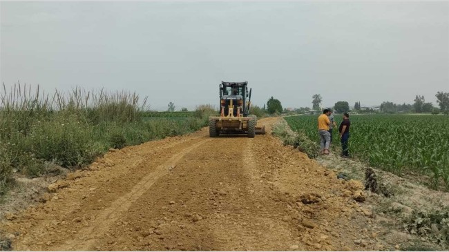 BAŞKAN BOLTAÇ’A MAHALLE SAKİNLERİNDEN TAM NOT KIRSALDA YOL BAKIM ÇALIŞMALARI SÜRÜYOR