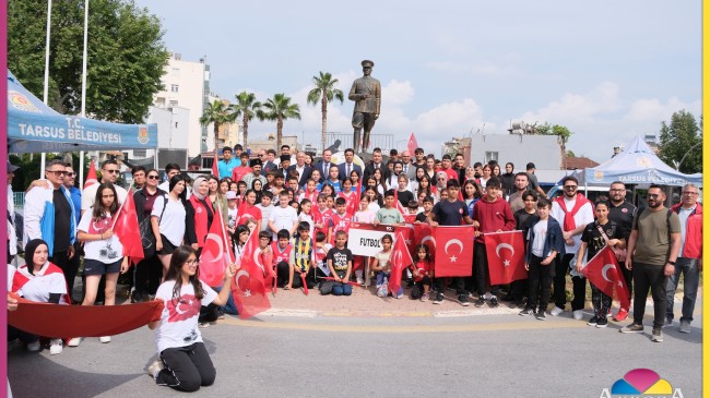 Tarsus Gençlik Merkezi Atatürk Anıtı’na Çelenk Sundu