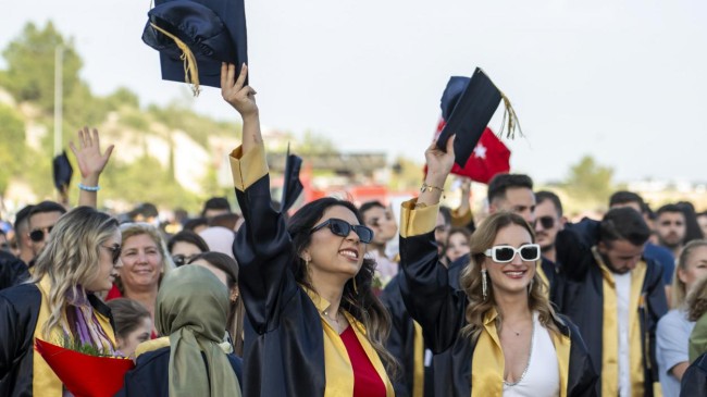 Başkan Seçer, Mersin Üniversitesi Mezuniyet Töreni’ne Katıldı