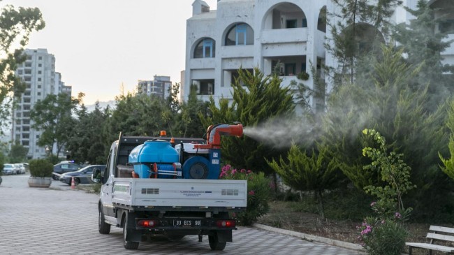 Mersin Büyükşehir’in İlaçlama Ekipleri Sahada